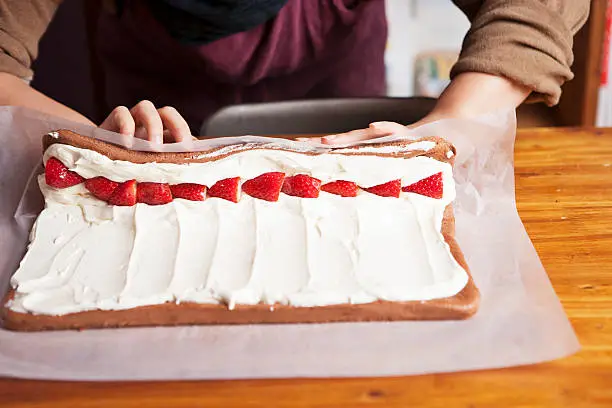 ROLL Christmas Roll Cake - easydelishfood